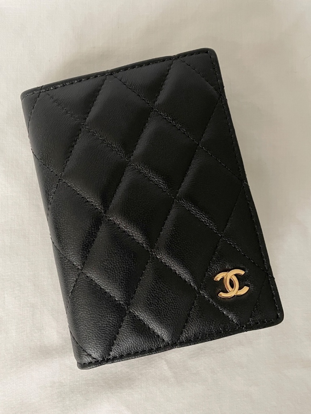 Chanel GWP Passport Holder Black and Gold - Picture 8 of 9